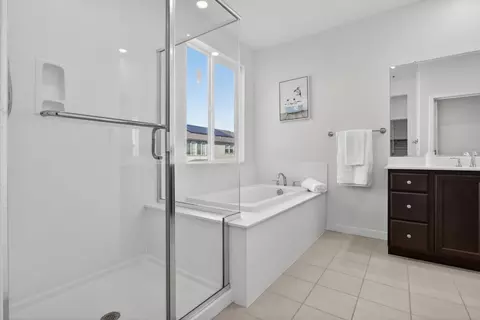 Bath - 17533 Pegasus, Lathrop, CA 95330 photo 3 of 6
