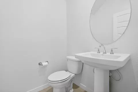 Bath - 17533 Pegasus, Lathrop, CA 95330 photo 2 of 6