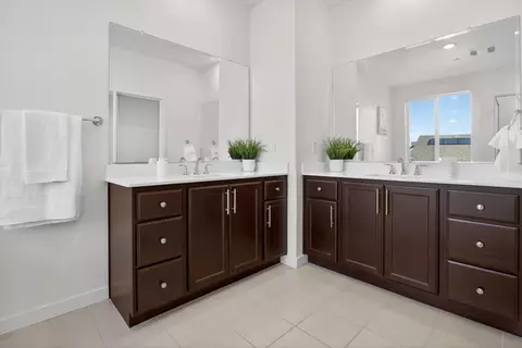 Bath - 17533 Pegasus, Lathrop, CA 95330 photo 4 of 6