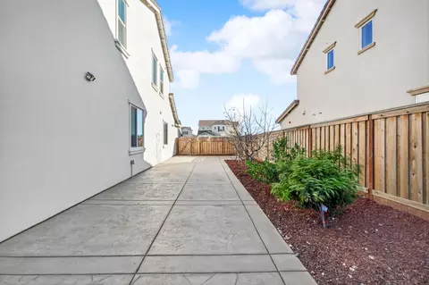 Exterior - 17533 Pegasus, Lathrop, CA 95330 photo 9 of 12