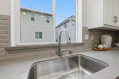 Kitchen - 37598 Cape Cod Rd, Newark, CA 94560 photo 3 of 8