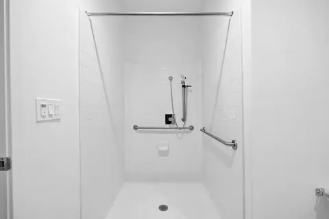 Bath - 37598 Cape Cod Rd, Newark, CA 94560 photo 2 of 12