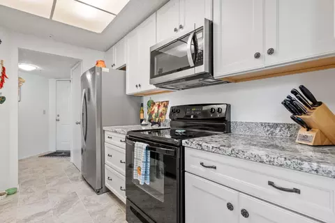 Kitchen - 2607 Willowbrook Ln 54, Aptos, CA 95003 photo 3 of 4