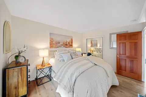 Bedroom - 1050 Yosemite Dr, Pacifica, CA 94044 photo 5 of 9