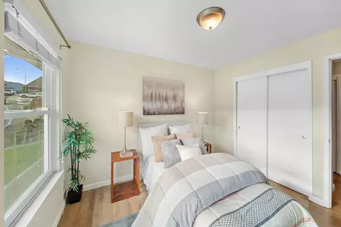 Bedroom - 1050 Yosemite Dr, Pacifica, CA 94044 photo 3 of 9