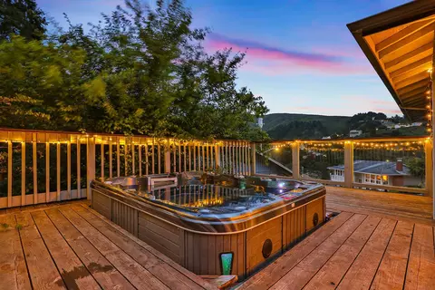 Exterior - 1050 Yosemite Dr, Pacifica, CA 94044 photo 3 of 15
