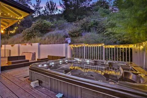 Exterior - 1050 Yosemite Dr, Pacifica, CA 94044 photo 6 of 15