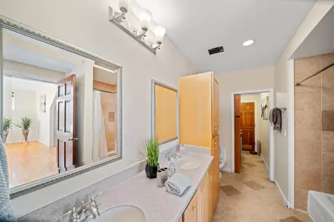 Bath - 1050 Yosemite Dr, Pacifica, CA 94044 photo 3 of 8