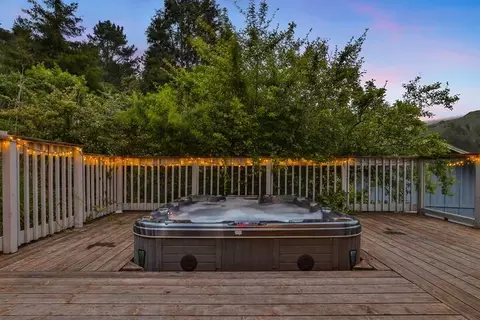 Exterior - 1050 Yosemite Dr, Pacifica, CA 94044 photo 8 of 15
