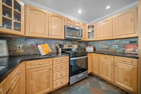 Kitchen - 1050 Yosemite Dr, Pacifica, CA 94044 photo 2 of 2