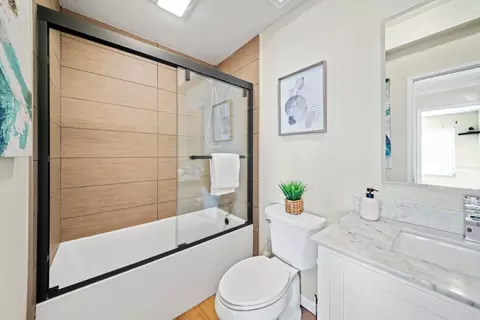 Bath - 1050 Yosemite Dr, Pacifica, CA 94044 photo 1 of 8
