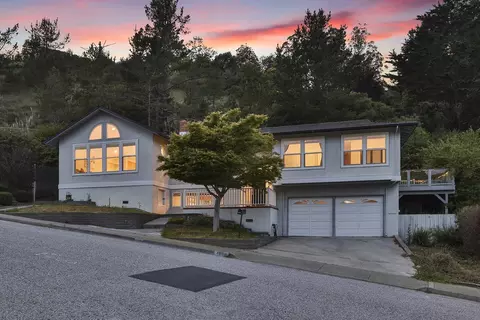 1050 Yosemite Dr, Pacifica, CA 94044