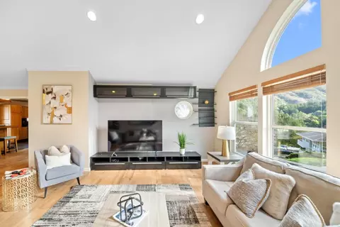 Living - 1050 Yosemite Dr, Pacifica, CA 94044 photo 4 of 4