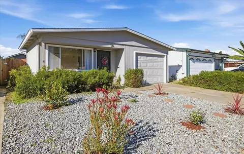 573 Cedar Dr, Watsonville, CA 95076 photo 2