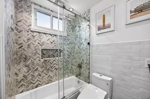 Bath - 422 Andover Dr, Pacifica, CA 94044 photo 2 of 2