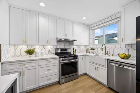 Kitchen - 422 Andover Dr, Pacifica, CA 94044 photo 4 of 7