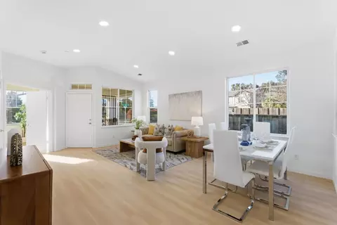 Living - 9190 Avezan Way, Gilroy, CA 95020 photo 3 of 5