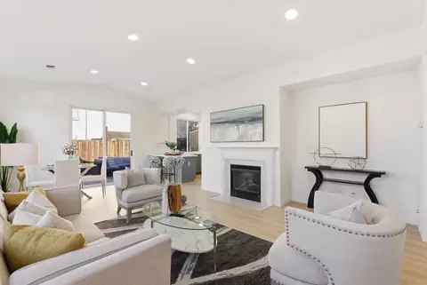 Living - 9190 Avezan Way, Gilroy, CA 95020 photo 4 of 5