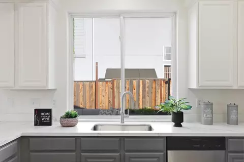 Kitchen - 9190 Avezan Way, Gilroy, CA 95020 photo 4 of 4