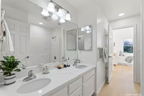 Bath - 9190 Avezan Way, Gilroy, CA 95020 photo 1 of 2