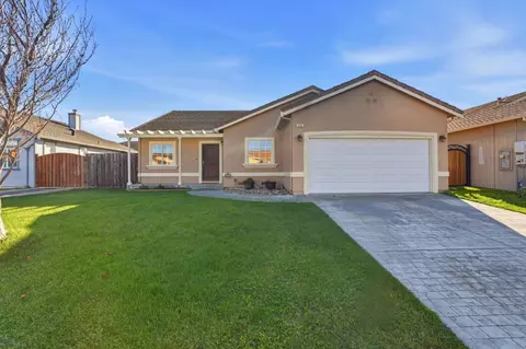 941 Steinbeck Dr, Hollister, CA 95023
