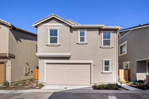 2250 Gladiola Dr, Hollister, CA 95023