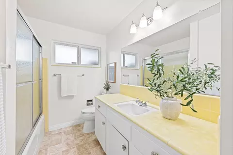 Bath - 751 W 6th St, Gilroy, CA 95020 photo 1 of 2