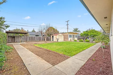 Exterior - 751 W 6th St, Gilroy, CA 95020 photo 5 of 16