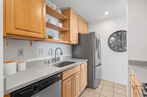 Kitchen - 320 Vallejo Dr 22, Millbrae, CA 94030 photo 4 of 4