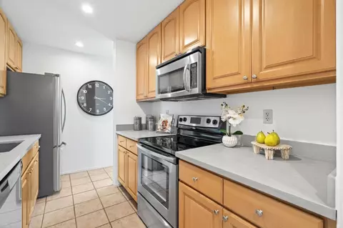 Kitchen - 320 Vallejo Dr 22, Millbrae, CA 94030 photo 2 of 4