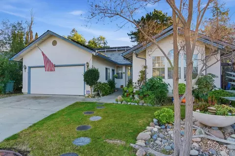 1521 Las Brisas Dr, Hollister, CA 95023