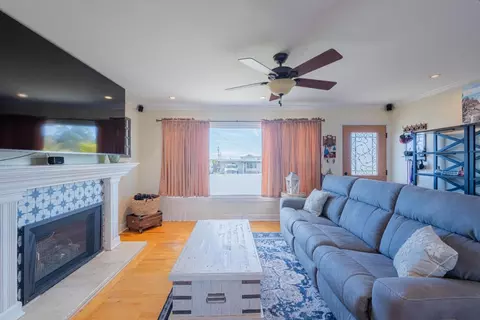 Living - 2080 Buchanan St, Seaside, CA 93955 photo 2 of 2