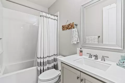Bath - 1838 Links Dr, Seaside, CA 93955 photo 2 of 6