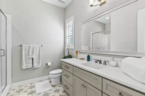 Bath - 1838 Links Dr, Seaside, CA 93955 photo 5 of 6
