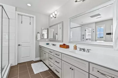 Bath - 1838 Links Dr, Seaside, CA 93955 photo 4 of 6