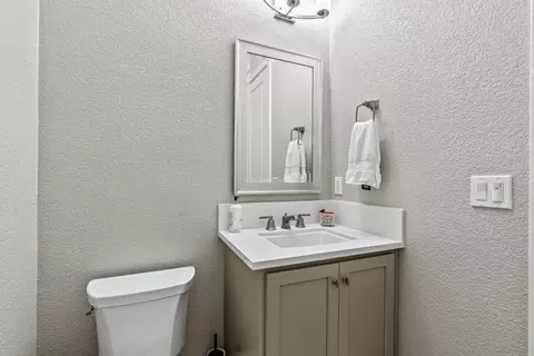 Bath - 1838 Links Dr, Seaside, CA 93955 photo 6 of 6
