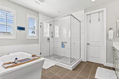 Bath - 1838 Links Dr, Seaside, CA 93955 photo 3 of 6