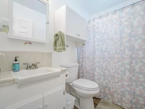 Bath - 5058 Wilder Dr, Soquel, CA 95073 photo 2 of 4
