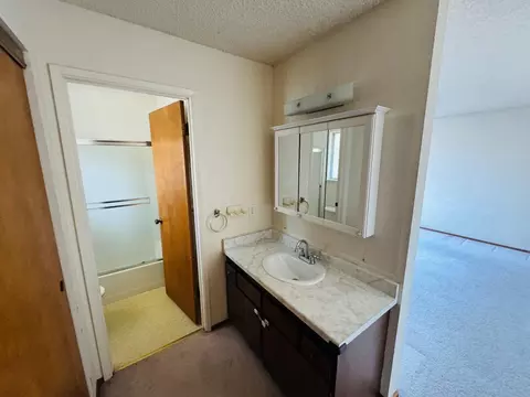 Bath - 3003 Crescent St, Marina, CA 93933 photo 1 of 4