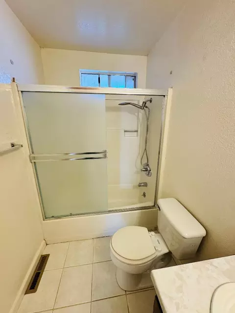 Bath - 3003 Crescent St, Marina, CA 93933 photo 4 of 4