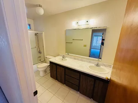 Bath - 3003 Crescent St, Marina, CA 93933 photo 3 of 4
