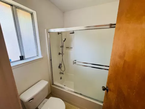 Bath - 3003 Crescent St, Marina, CA 93933 photo 2 of 4