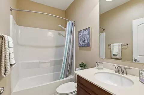 Bath - 45 Angra Way, Gilroy, CA 95020 photo 3 of 5