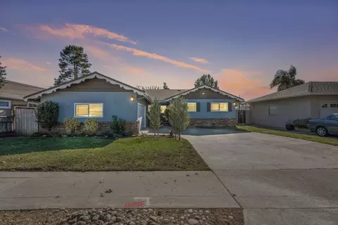 21 Andrews Dr, Hollister, CA 95023