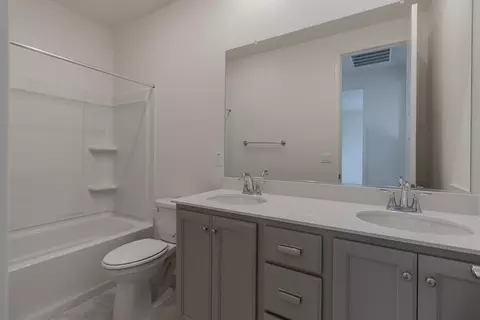 Bath - 17014 Tupper St, Lathrop, CA 95330 photo 4 of 4