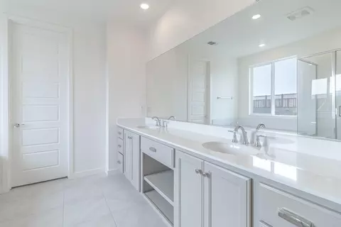 Bath - 17014 Tupper St, Lathrop, CA 95330 photo 2 of 4