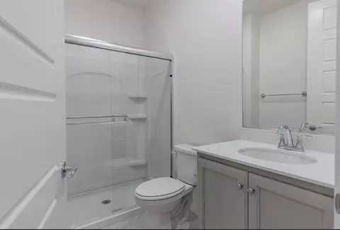 Bath - 17014 Tupper St, Lathrop, CA 95330 photo 1 of 4