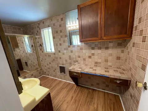 Bath - 110 Toro Ave, Salinas, CA 93905 photo 2 of 3