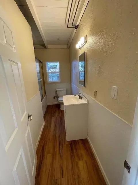 Bath - 110 Toro Ave, Salinas, CA 93905 photo 3 of 3
