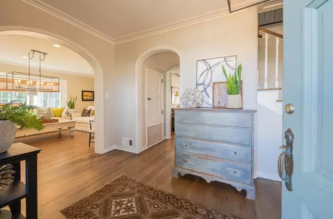 Entry Way - 202 Pine St, Salinas, CA 93901 photo 2 of 9